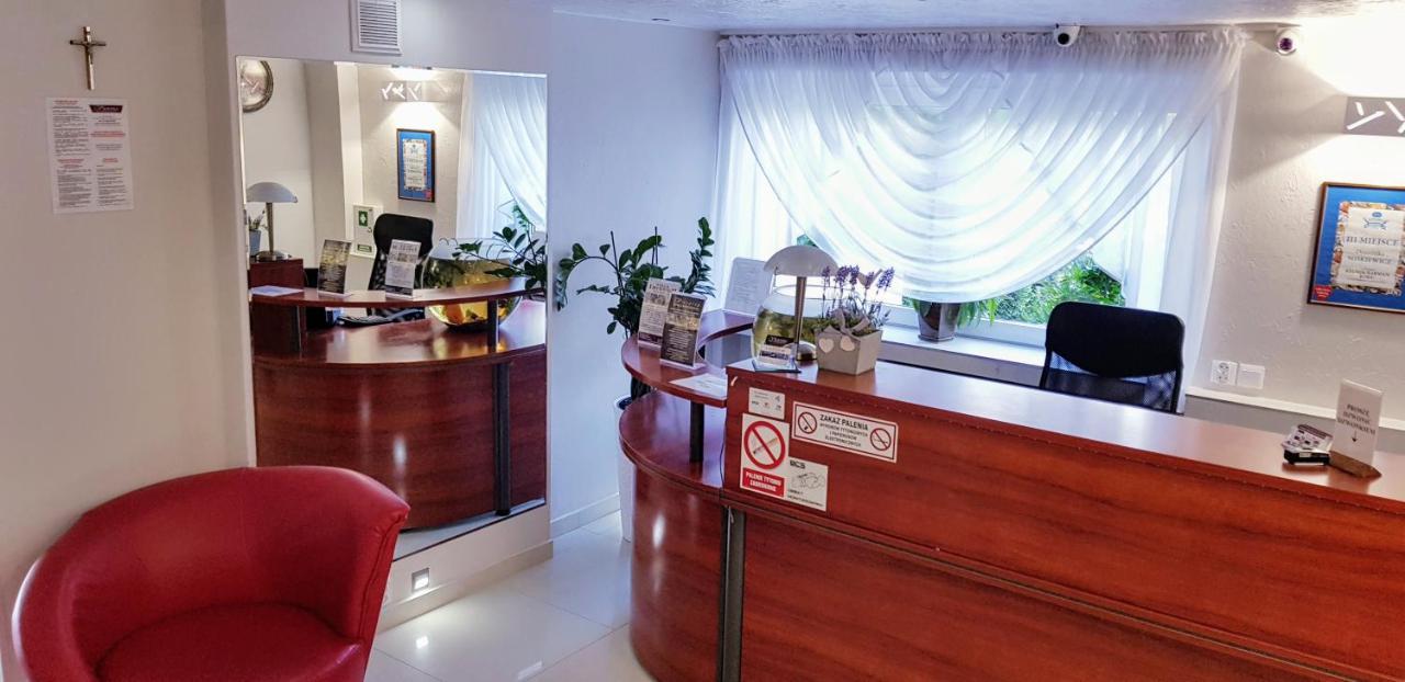 Willa-Restauracja Victoria Ostrowiec Świętokrzyski Kültér fotó