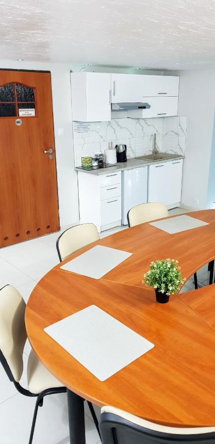 Willa-Restauracja Victoria Ostrowiec Świętokrzyski Kültér fotó