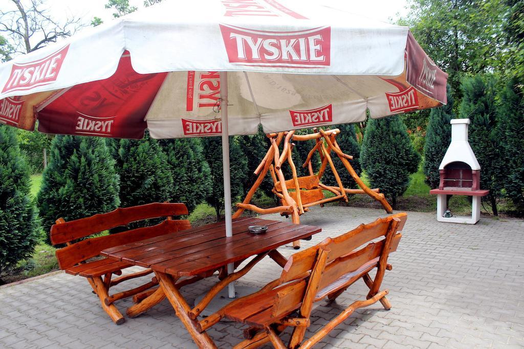 Willa-Restauracja Victoria Ostrowiec Świętokrzyski Kültér fotó
