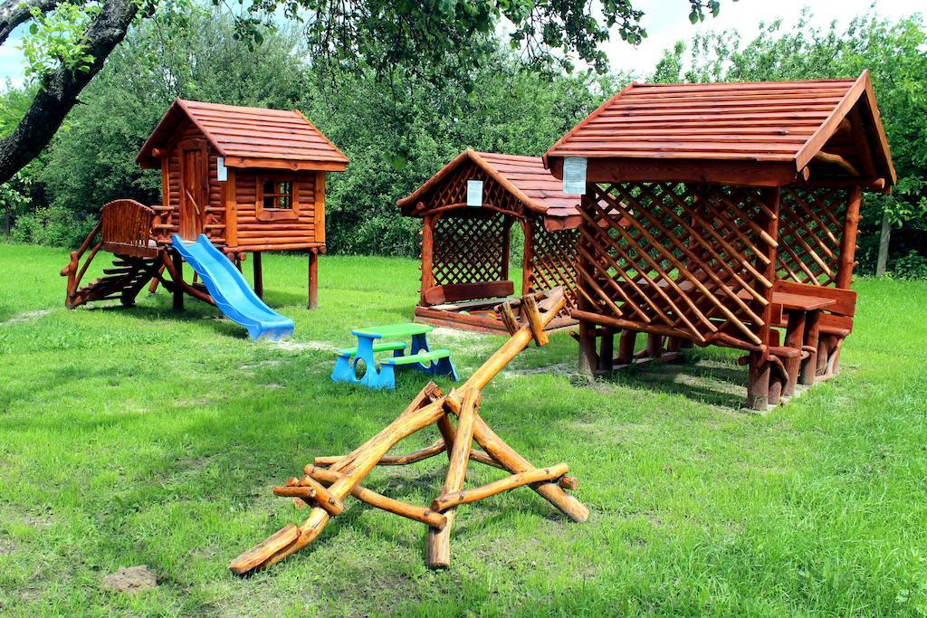 Willa-Restauracja Victoria Ostrowiec Świętokrzyski Kültér fotó