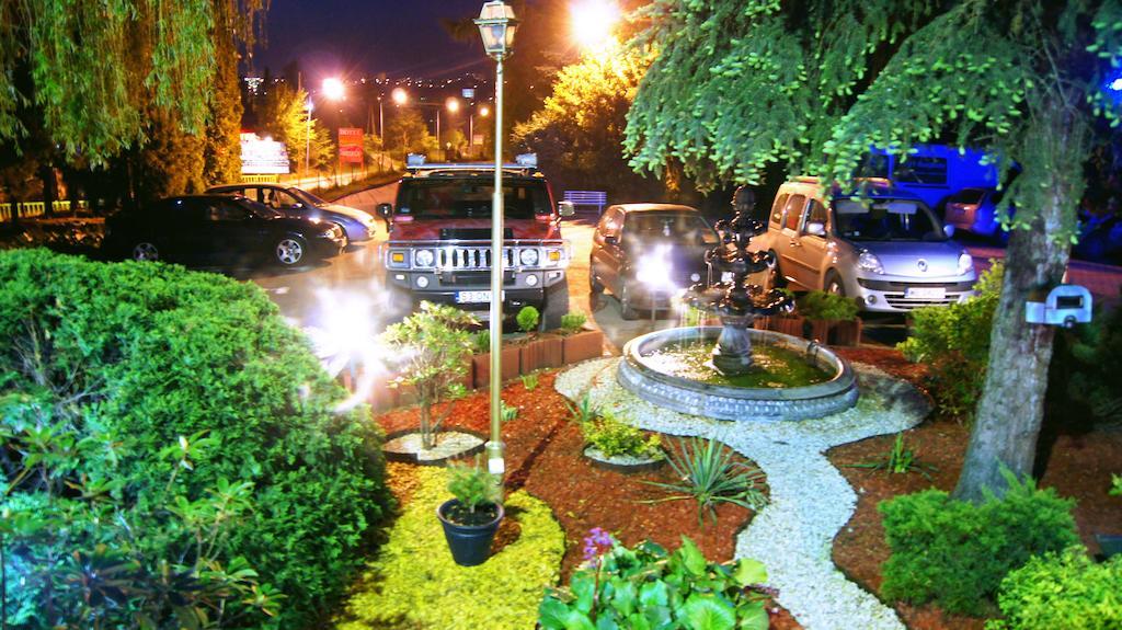 Willa-Restauracja Victoria Ostrowiec Świętokrzyski Kültér fotó